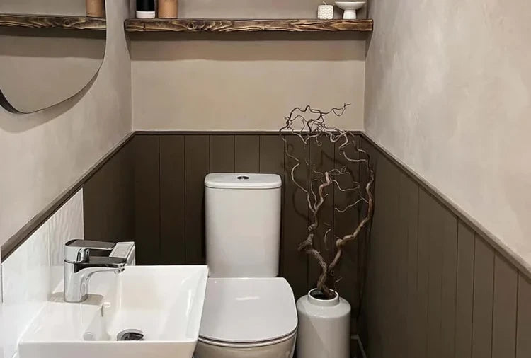 Modern bathroom with shiplap wall panelling